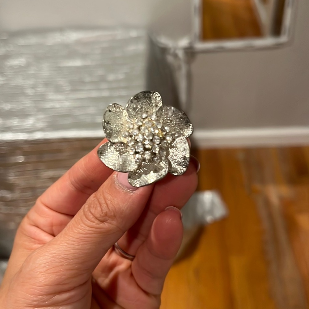 Adjustable Flower Ring.